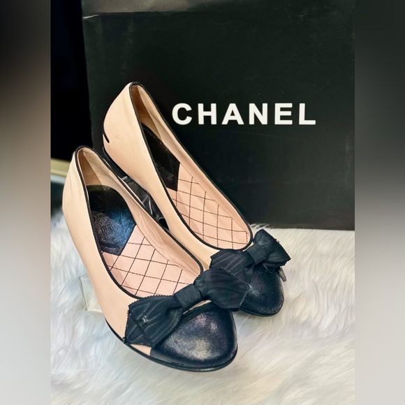 Authentic Chanel Slip on shoes in new condition no tags light pink with black. - Picture 1 of 6